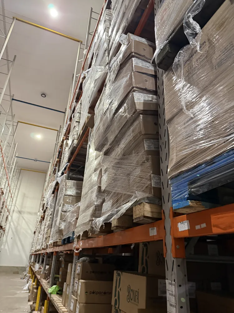 Racks porta-pallets em inspeção estrutural