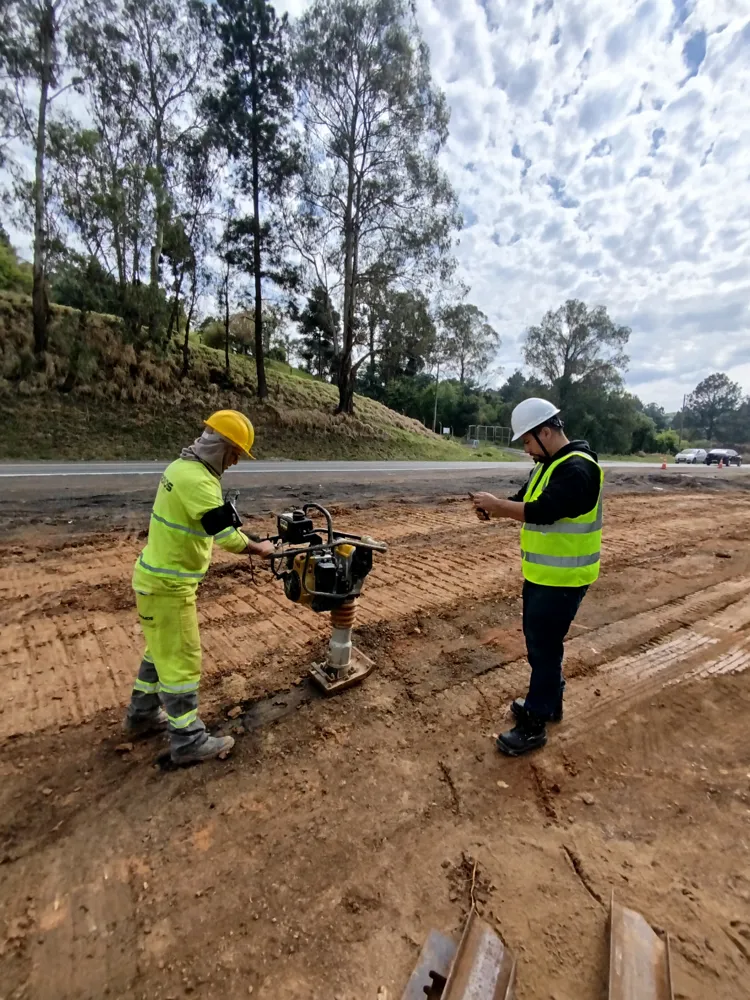 Levantamento de riscos em campo com medição de vibração ocupacional